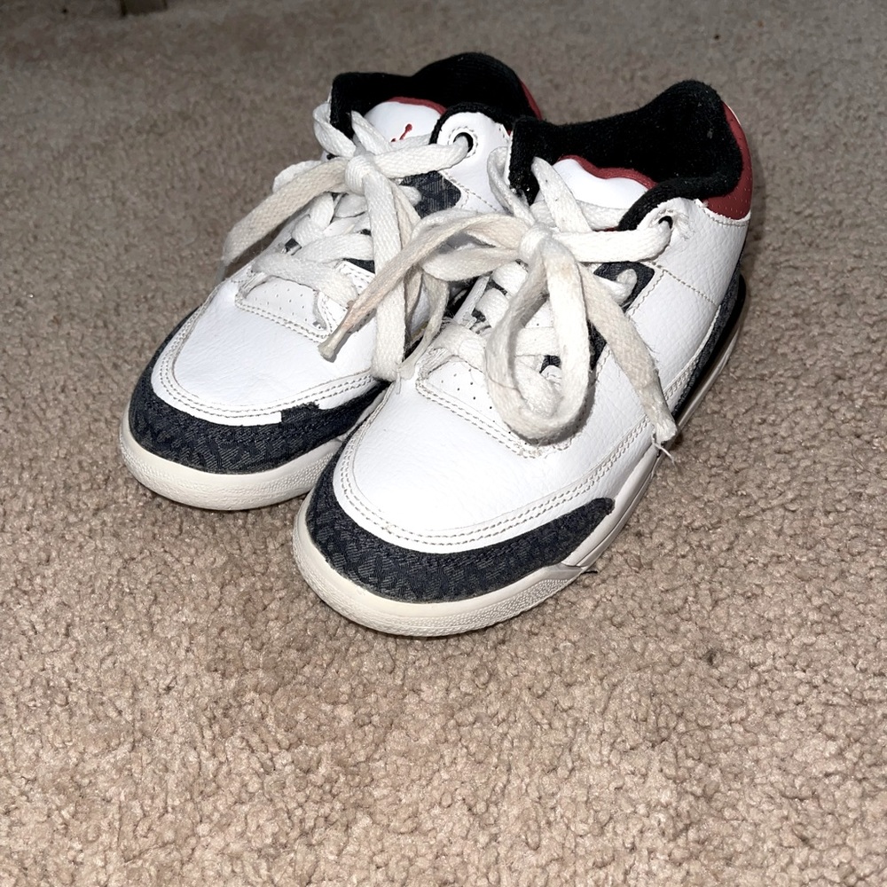 KIDS JORDAN 3 SIZE 11!!